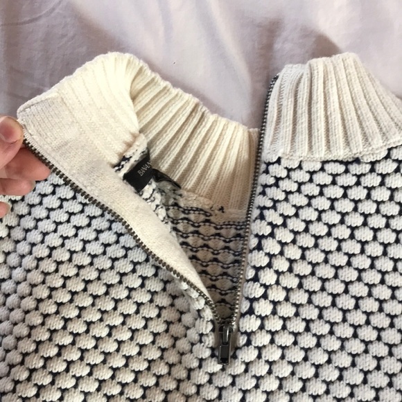 Banana Republic Sweater - Picture 4 of 6